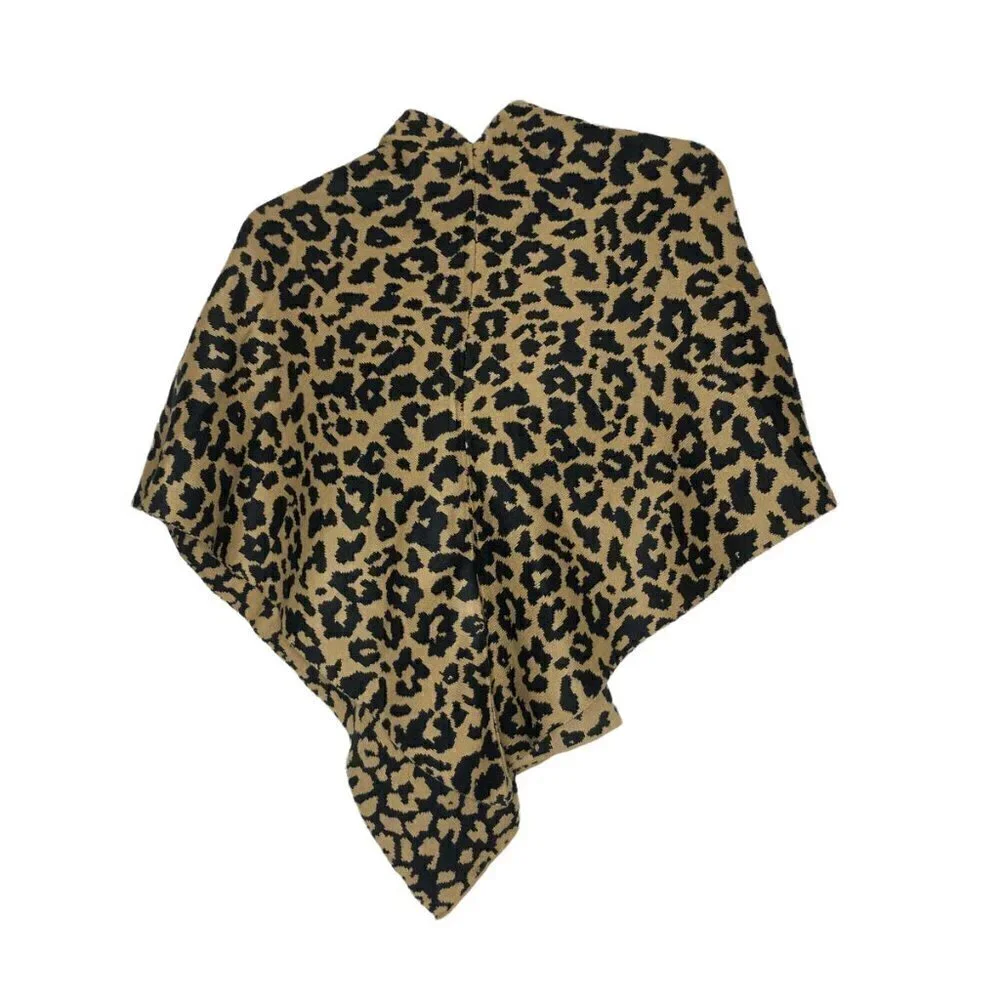 𝅺NWT - Top It Off The Katie Knit Wrap In Tan And Black Leopard Print - One Size